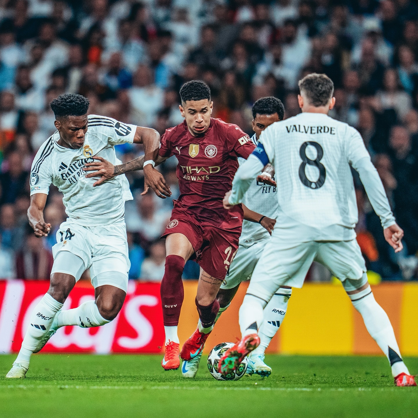 曼城完胜巴塞罗那，创造欧洲联赛历史