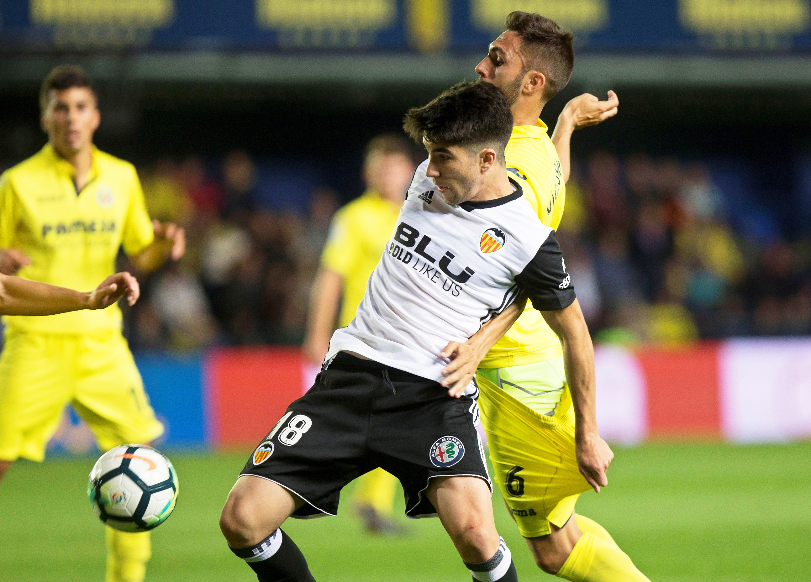 包含比利亚雷亚尔球队全力备战下一场比赛的词条