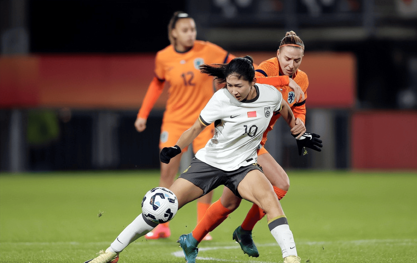 关于女足友谊赛惊险收官，球员热度高涨的信息