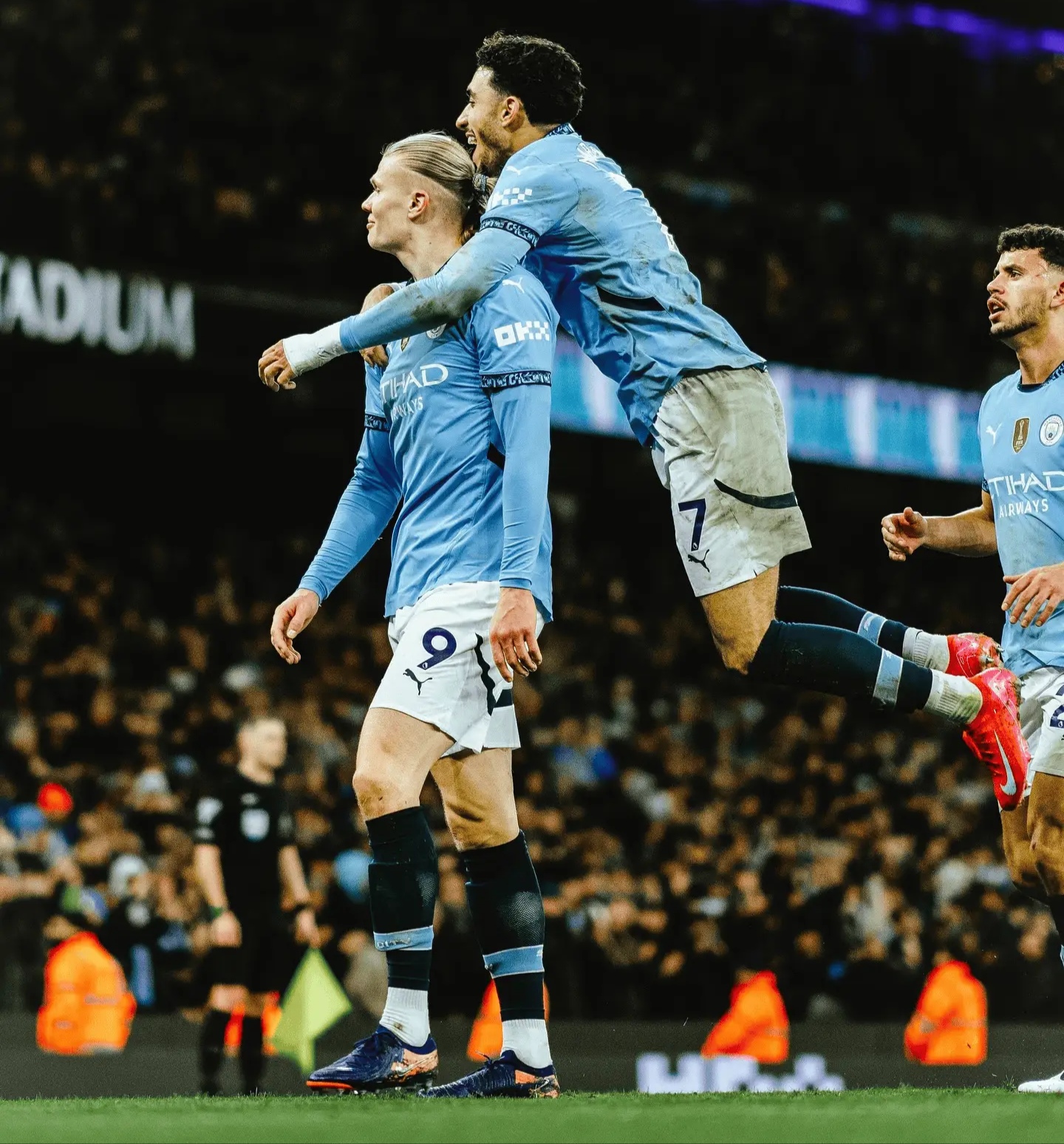 曼城豪取胜利，高居小组第一