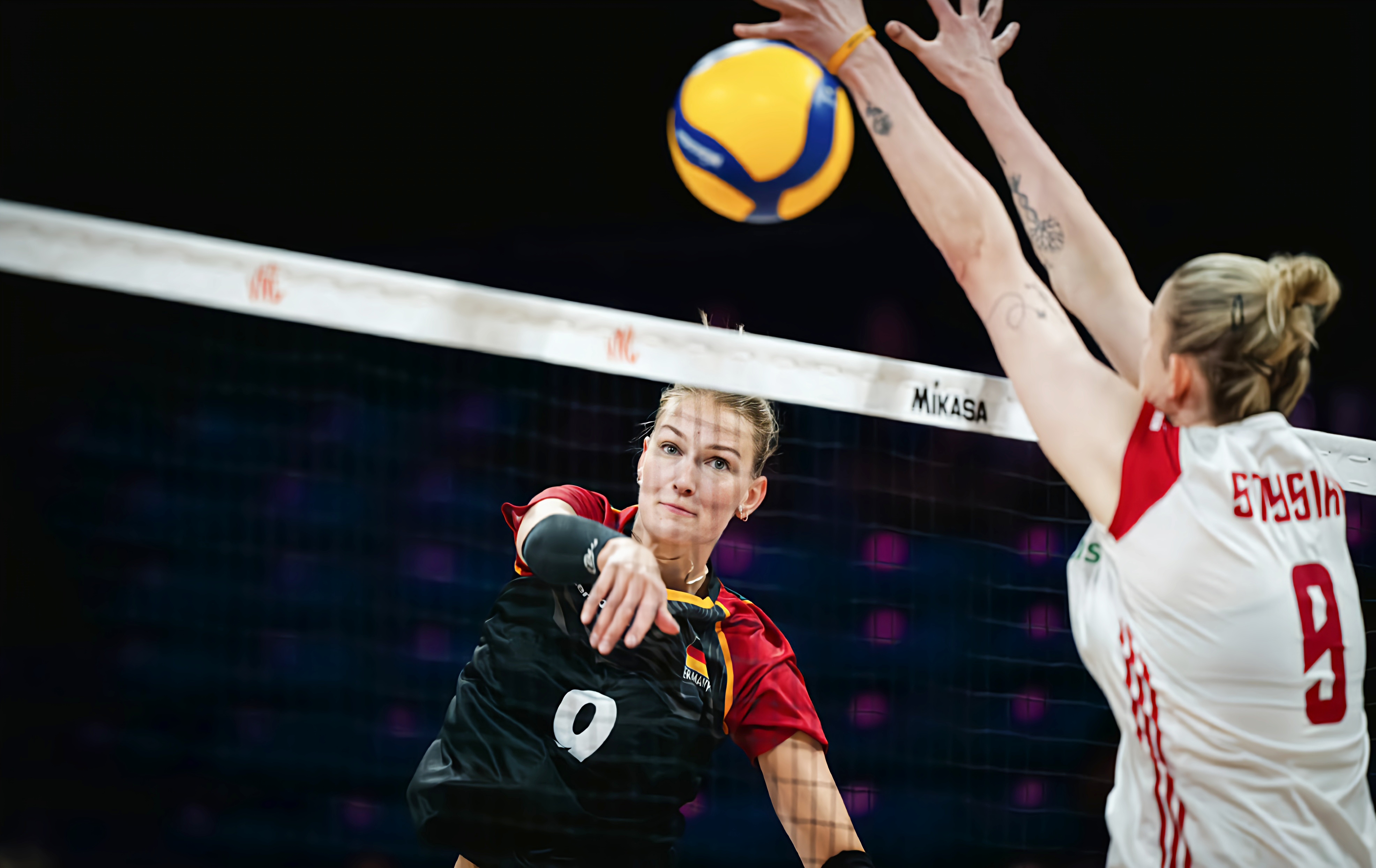 波兰队在比赛中展现出色表现，成功晋级