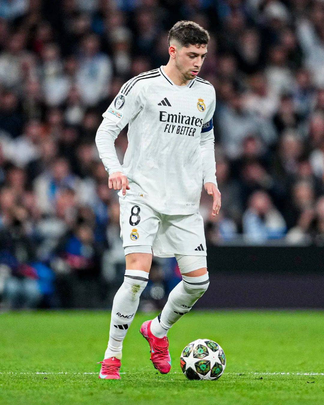 曼城路障里尔，晋级欧冠十六强