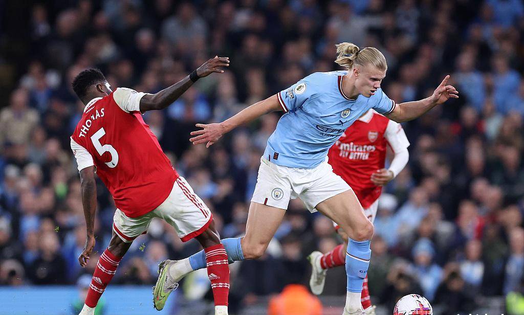 斯图加特门将抵挡多次射门，拯救球队关键时刻的简单介绍